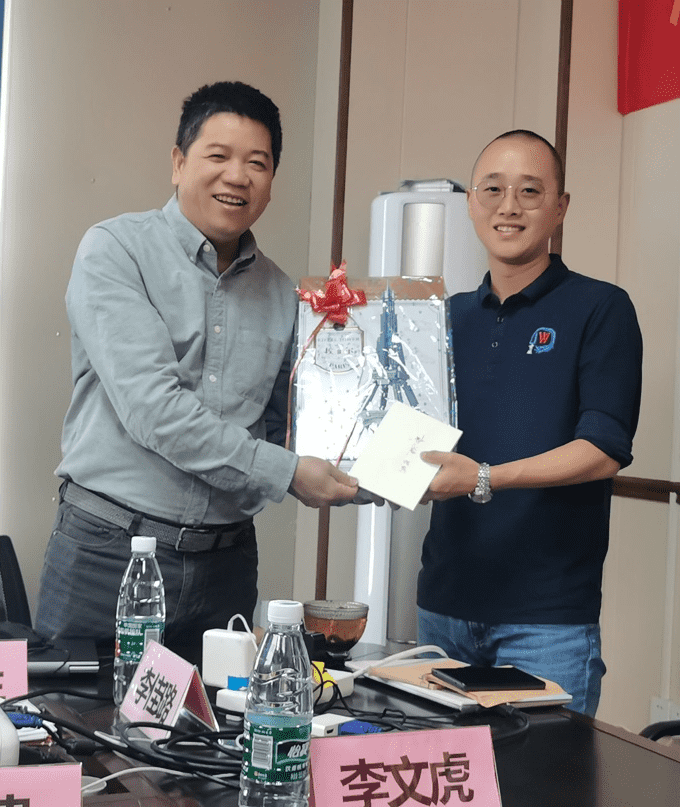 1697960042687841. png